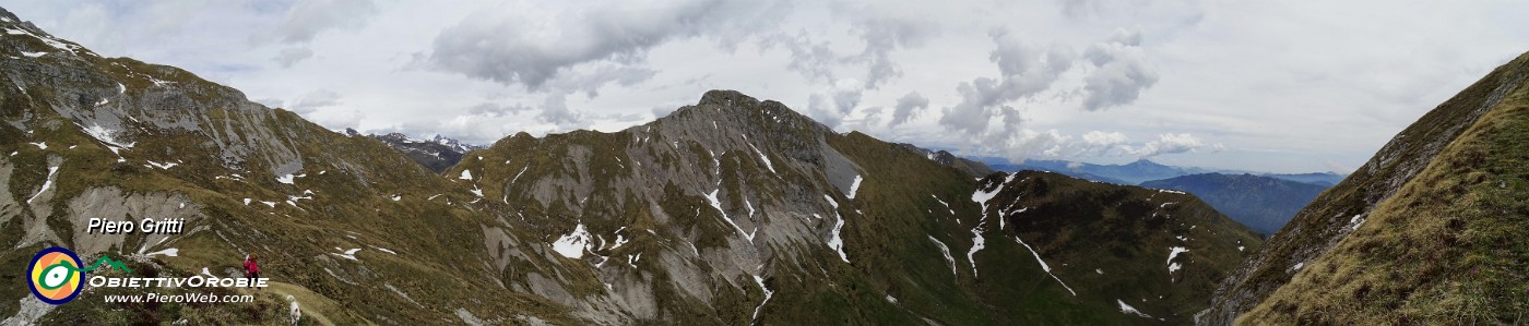 61 In salita sul versante nord di Cima degli Agnelli.jpg